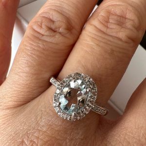 14K White Gold Ring Size 7